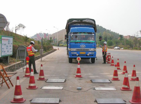 軸重秤-高速公路交警專用地磅、便攜式公路超載檢測系統(tǒng)